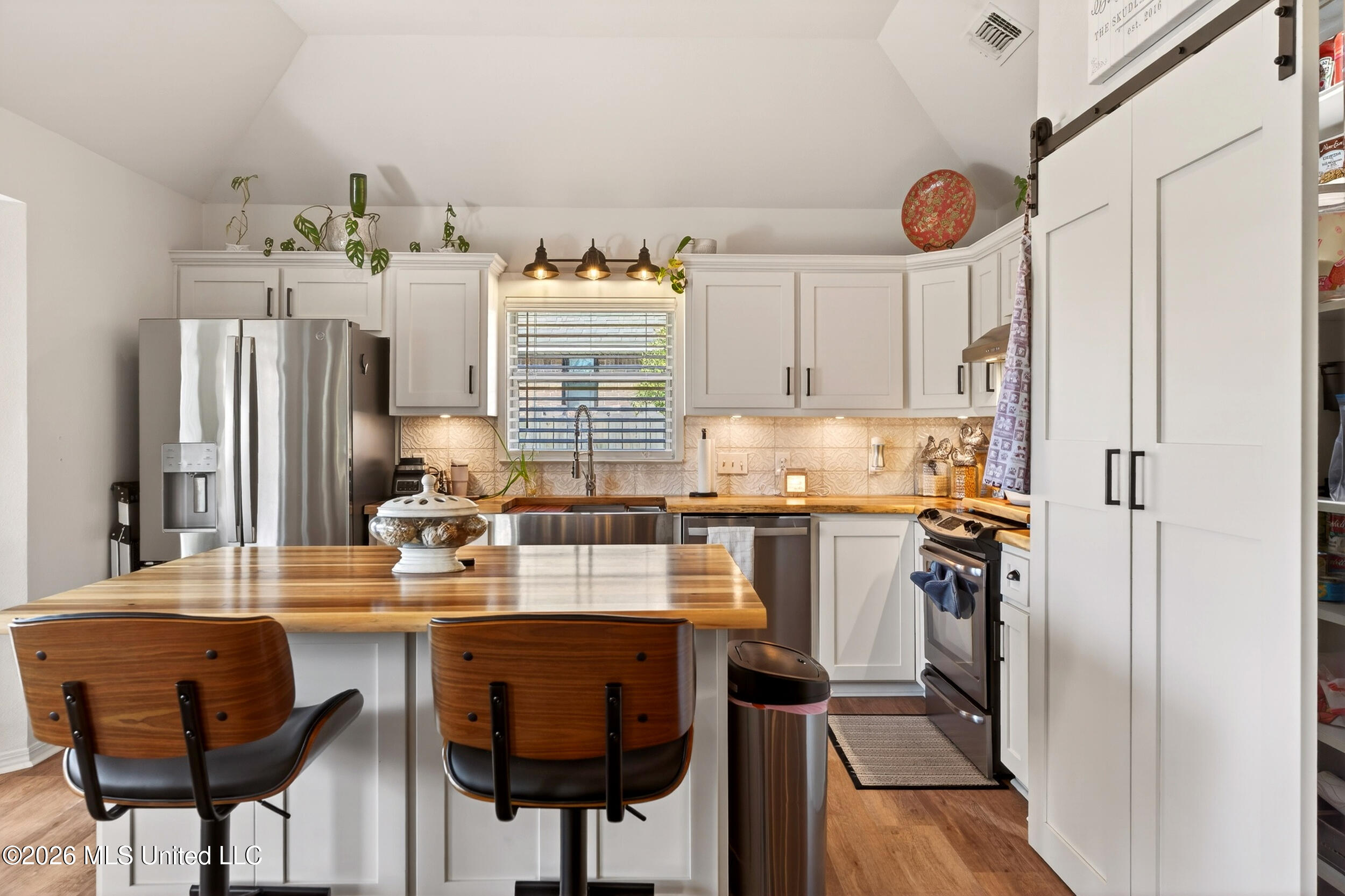 885 Manini Way Diamondhead, MS 39525 - Photo 21 of 55 20_kitchen 4