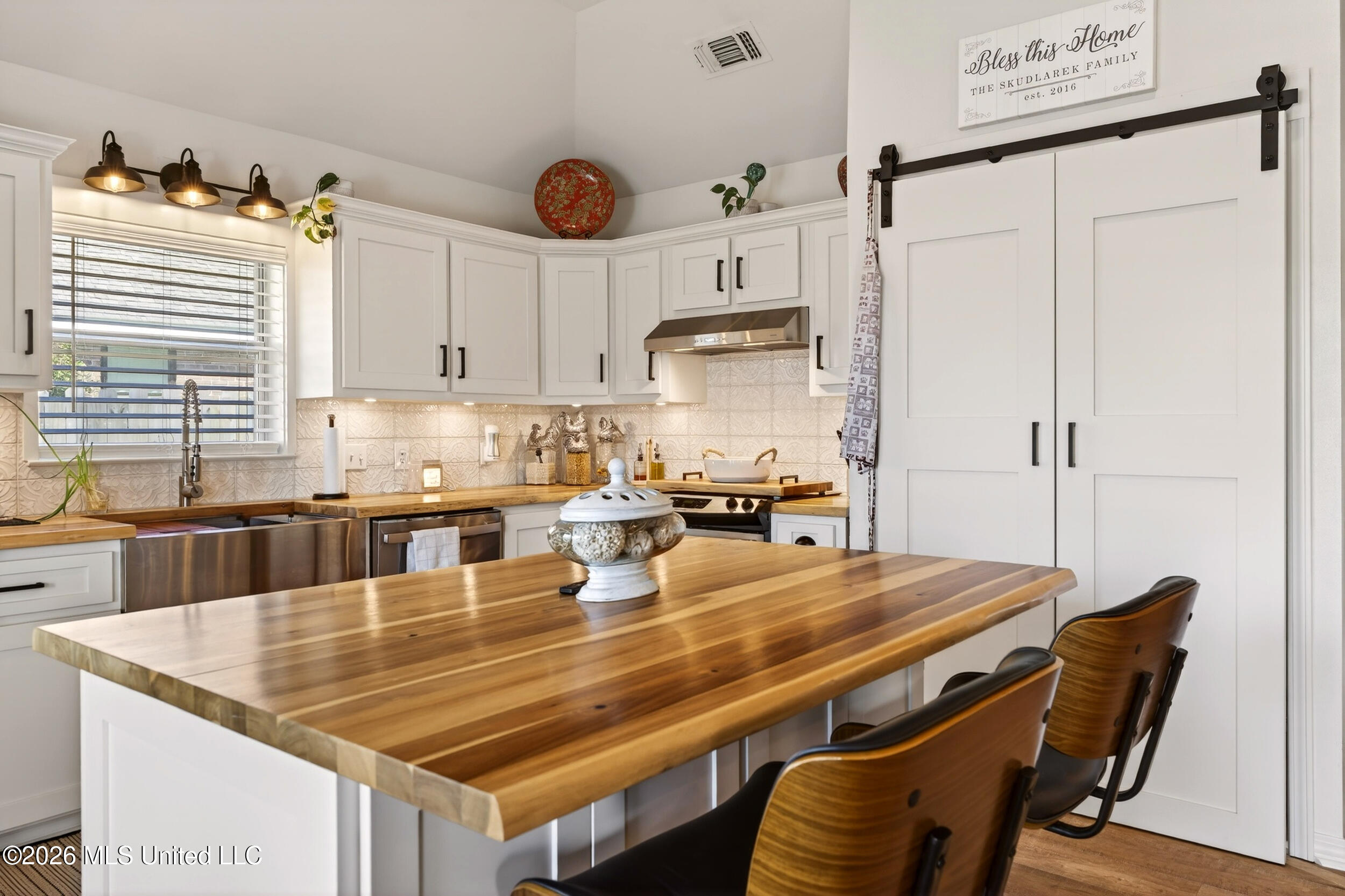 885 Manini Way Diamondhead, MS 39525 - Photo 23 of 55 22_kitchen 6