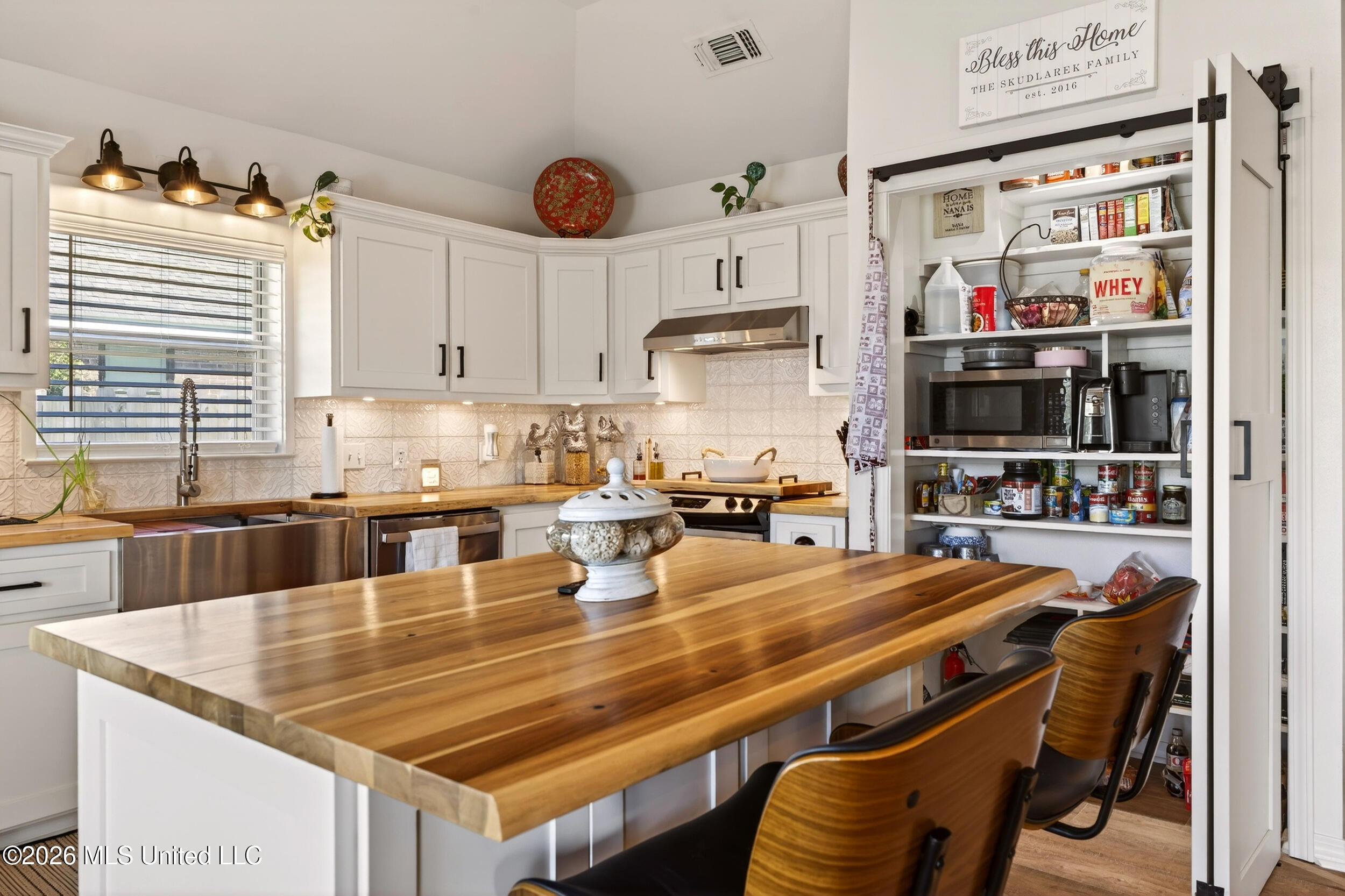 885 Manini Way Diamondhead, MS 39525 - Photo 24 of 55 23_kitchen 7