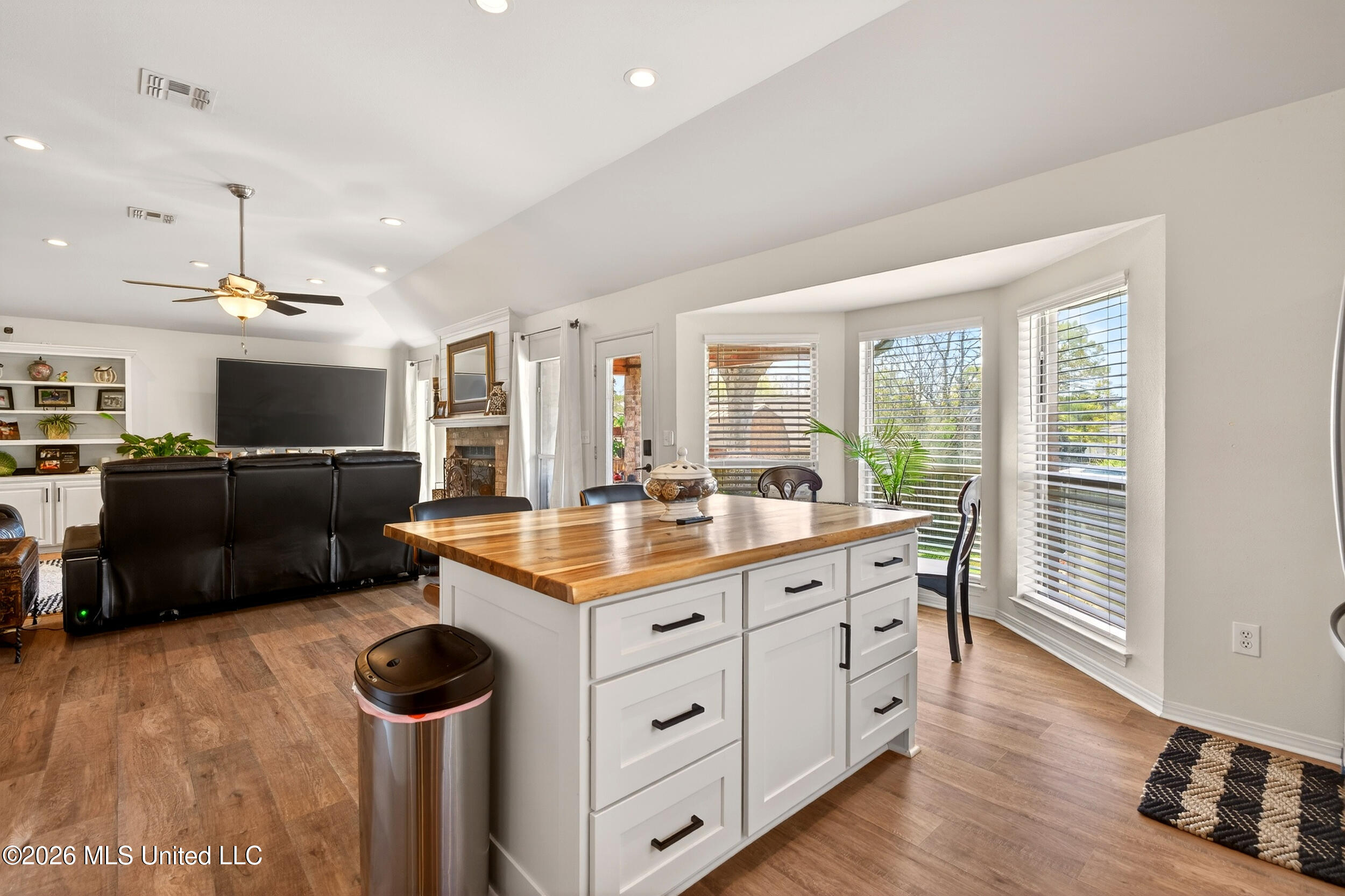 885 Manini Way Diamondhead, MS 39525 - Photo 26 of 55 25_kitchen 9