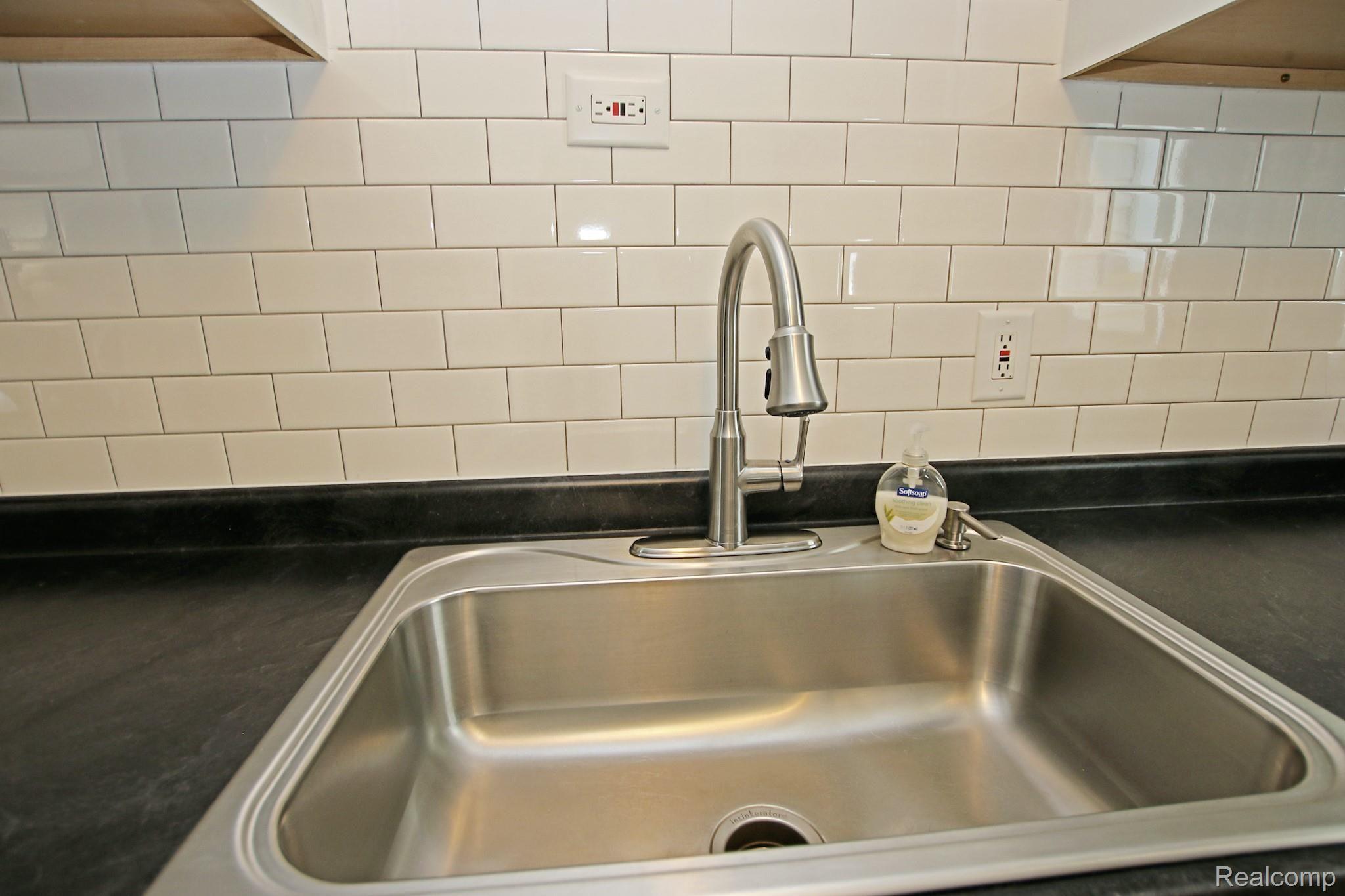 5248 Marconi Street Clarkston, MI 48348 - Photo 24 of 43 13) Kitchen.jpg
