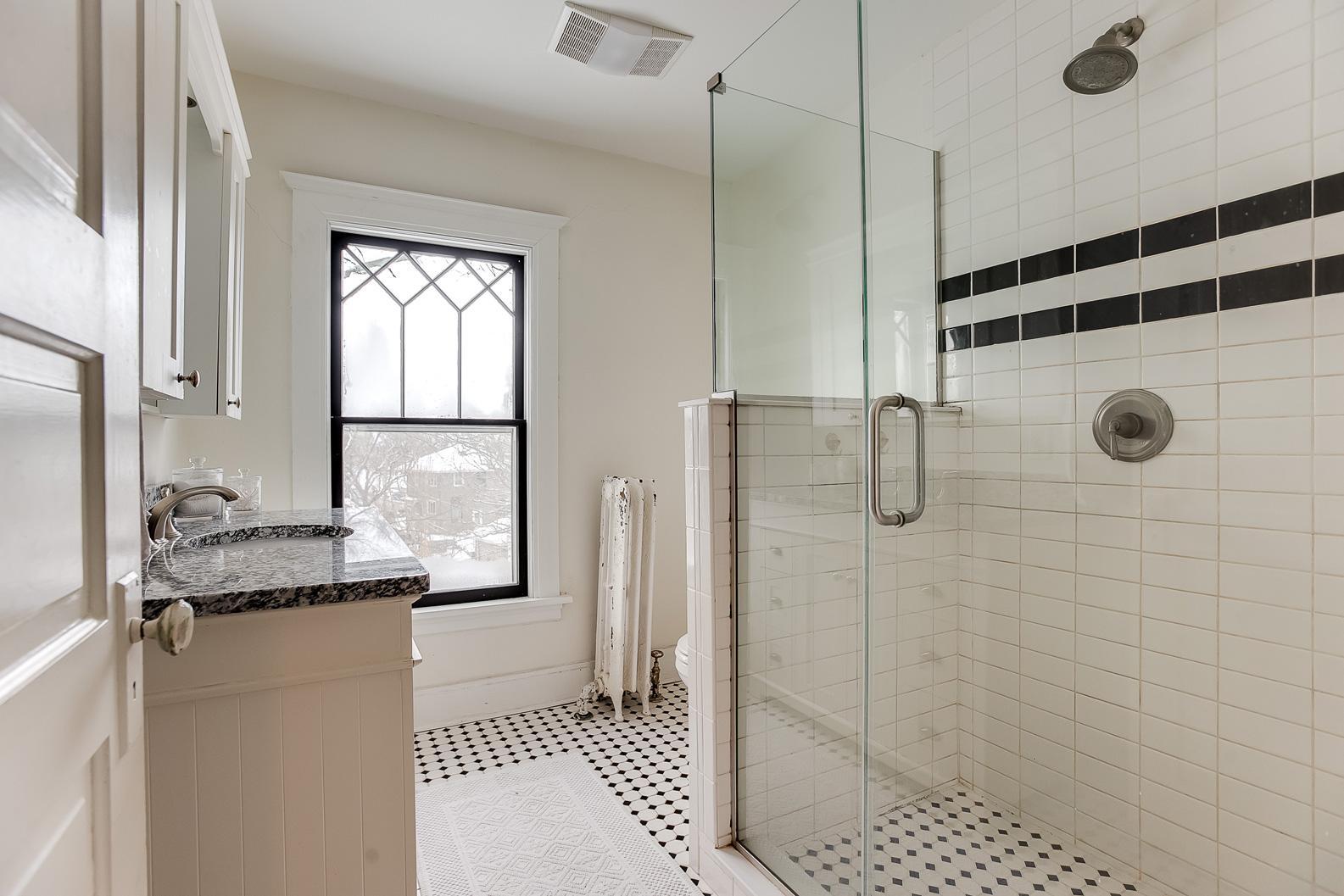 2433 West 22nd Street Minneapolis, MN 55405 - Photo 10 of 28