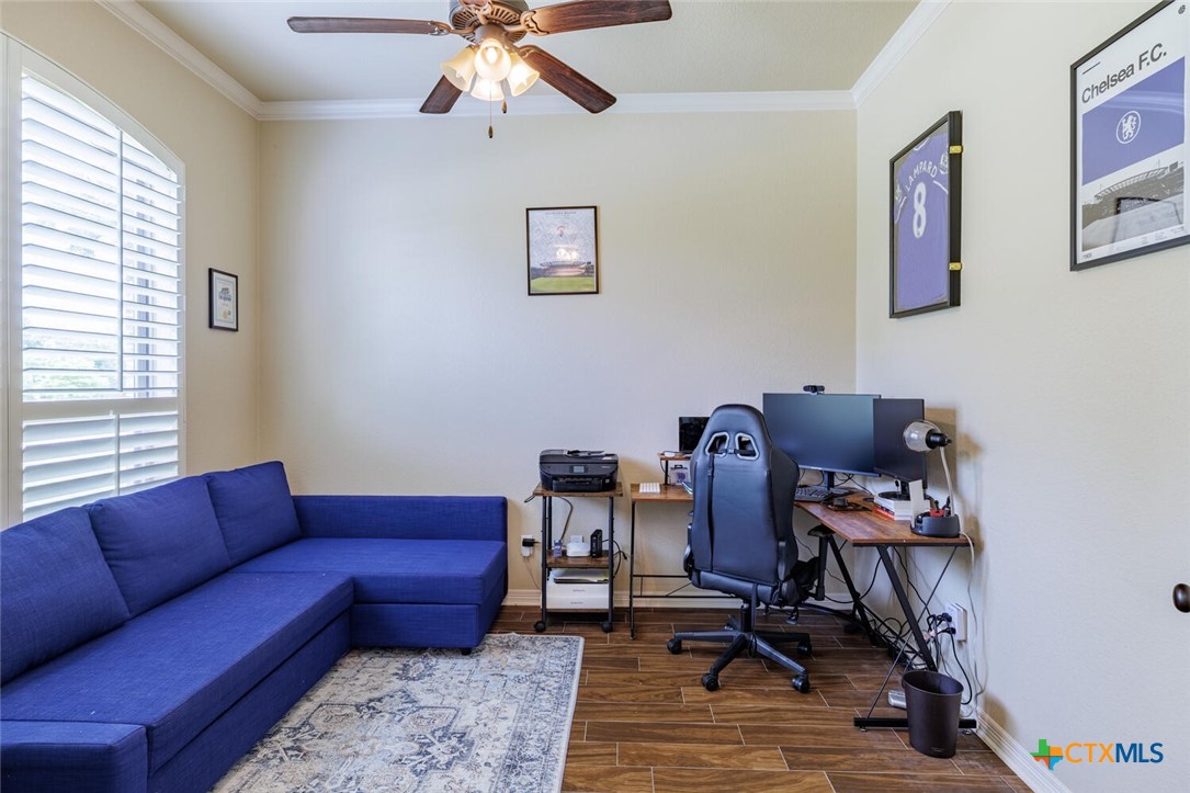 910 Ridgeoak Drive Belton, TX 76513 - Photo 2 of 48 a view of a livingroom with workspace and a couch
