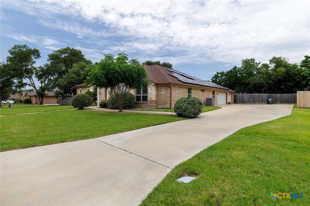 910 Ridgeoak Drive Belton, TX 76513 - Photo 40 of 48 a front view of a house with yard and green space
