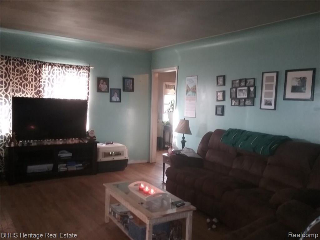 7409 West Lovejoy Road Byron, MI 48418 - Photo 4 of 9 20171203_144204.jpg