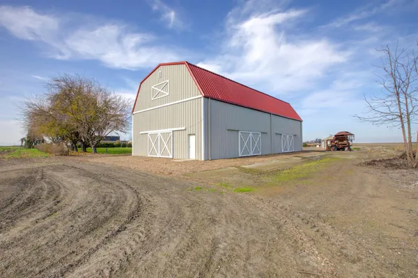 $1,200,000 | 9100 Highway 152, Dos Palos, CA 93620