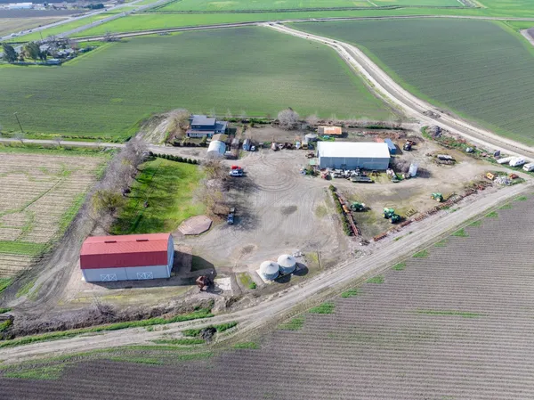 $1,200,000 | 9100 Highway 152, Dos Palos, CA 93620