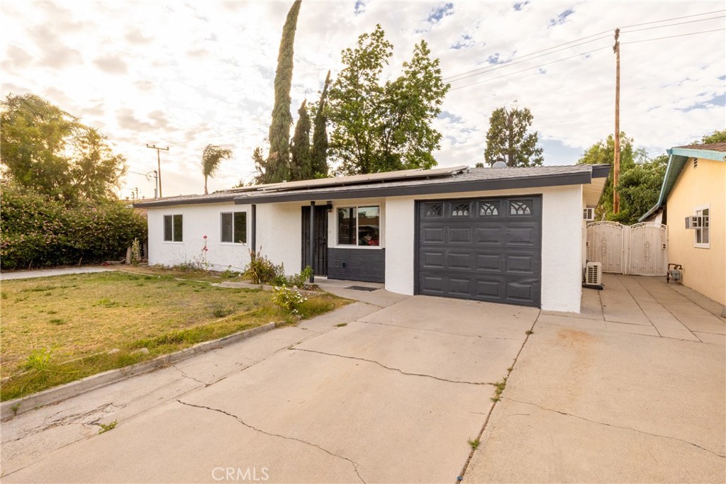 424 East 1st Street Rialto, CA 92376 - Photo 3 of 45