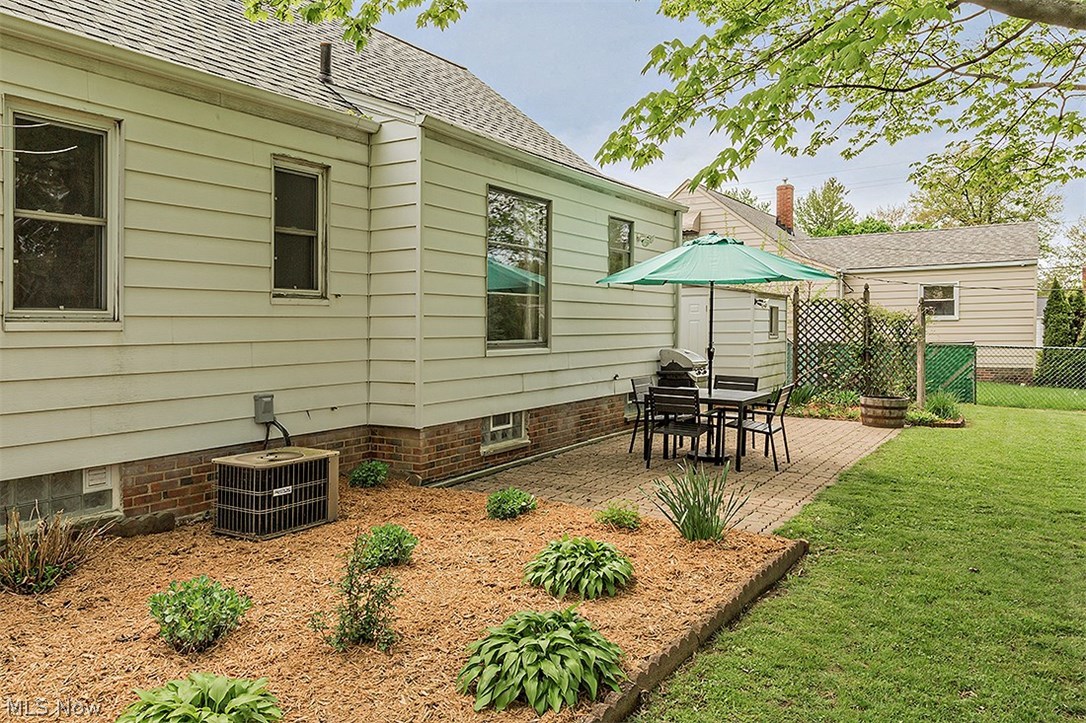 4967 North Barton Road Cleveland, OH 44124 - Photo 4 of 34