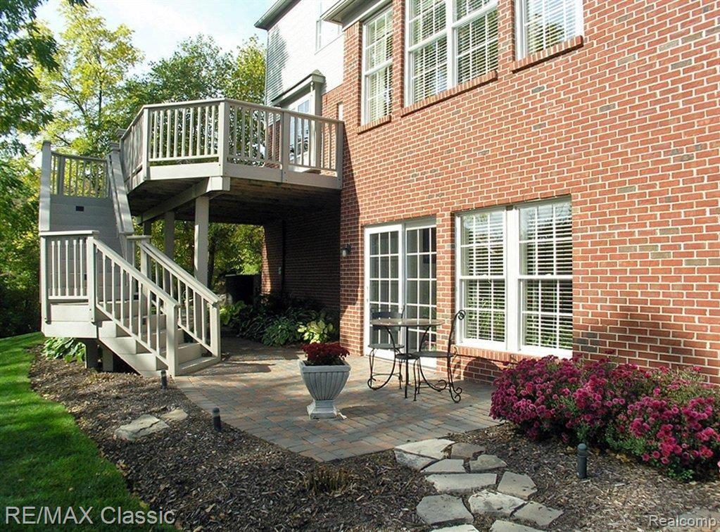 3931 Ridgemonte Court Rochester, MI 48306 - Photo 5 of 23 Guity 020.JPG