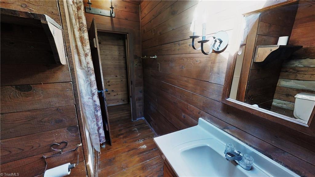 2700 Griffin Road Rural Hall, NC 27045 - Photo 16 of 30 Upstairs Bath
