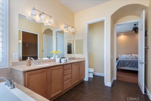 a en suite bathroom with a double vanity sink and a mirror
