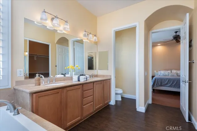 a en suite bathroom with a double vanity sink and a mirror