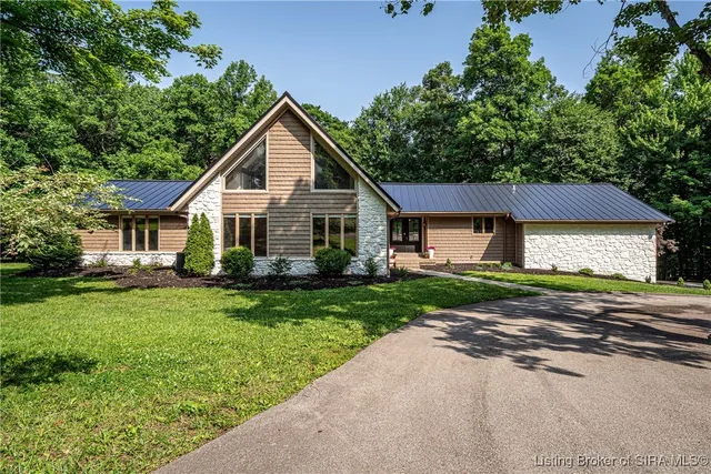 $839,900 | 2918 Spickert Knob Road, Floyds Knobs, IN 47119