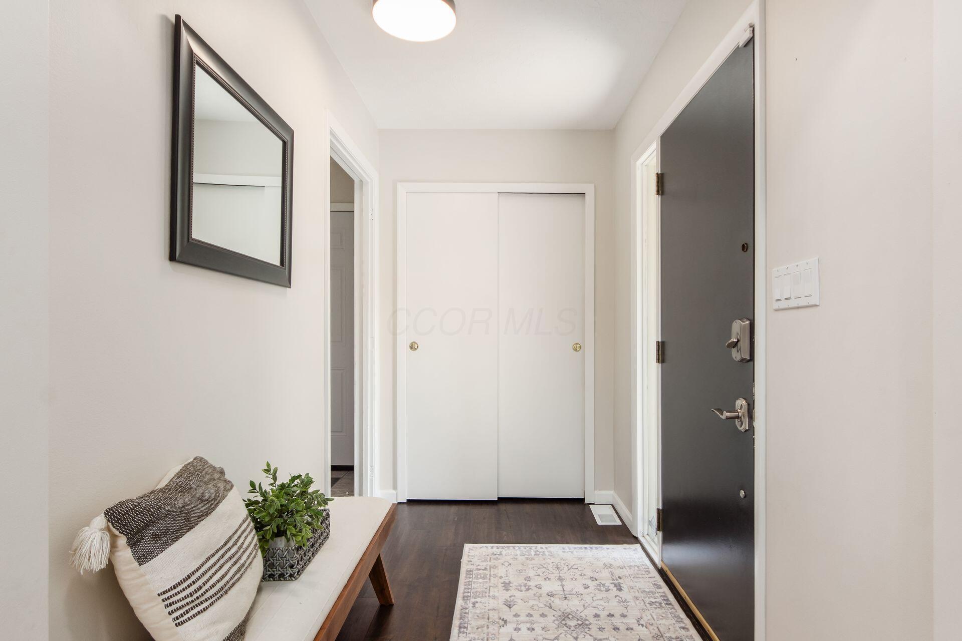 536 Tresham Road Columbus, OH 43230 - Photo 13 of 46 Foyer