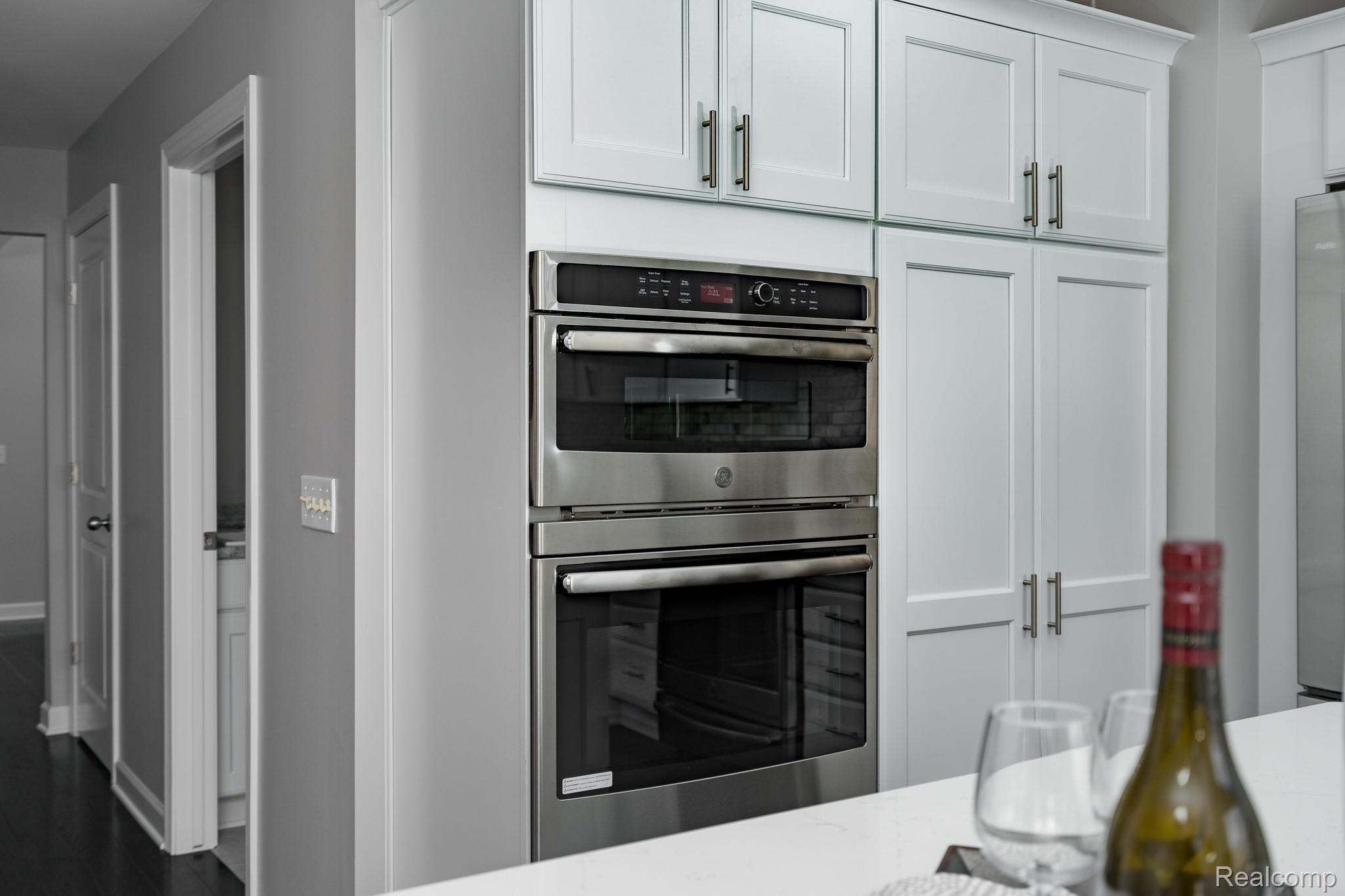 111 Devon Road Bloomfield Hills, MI 48302 - Photo 21 of 41 Stainless steel appliances and pantry