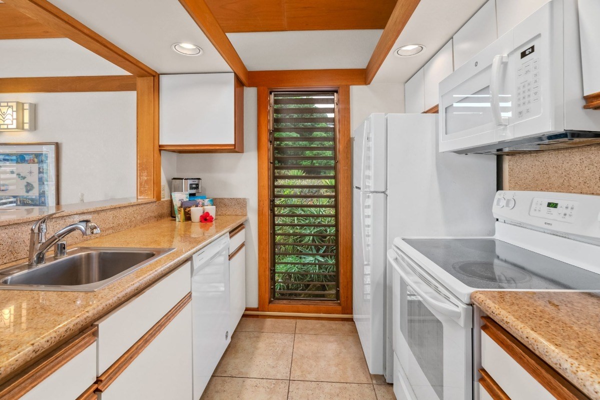 2253 Poipu Road, Unit 301 Koloa, HI 96756 - Photo 6 of 12 Gallery Image 6