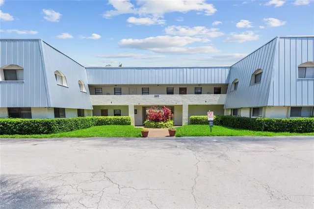 $267,900 | 825 Northwest 13th Street, Unit 207, Boca Raton, FL 33486