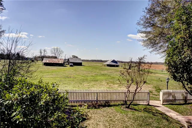 $1,400,000 | 3110 Highway 494, Natchitoches, LA 71457