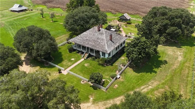 $1,400,000 | 3110 Highway 494, Natchitoches, LA 71457