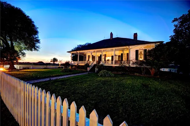 $1,400,000 | 3110 Highway 494, Natchitoches, LA 71457