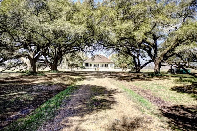 $1,400,000 | 3110 Highway 494, Natchitoches, LA 71457