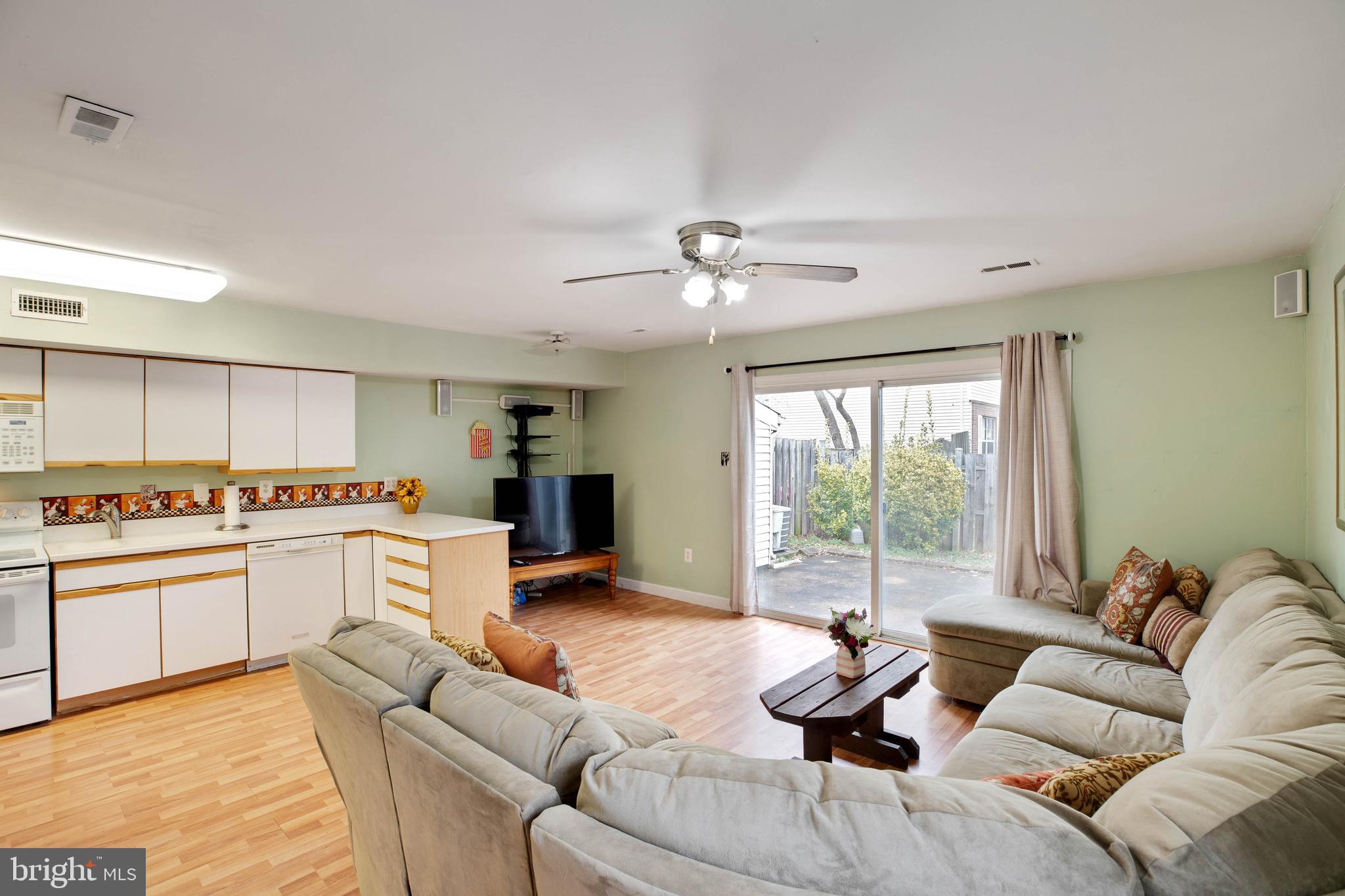 3806 Port Hope Point Triangle, VA 22172 - Photo 13 of 29 Kitchen opens up into the family room