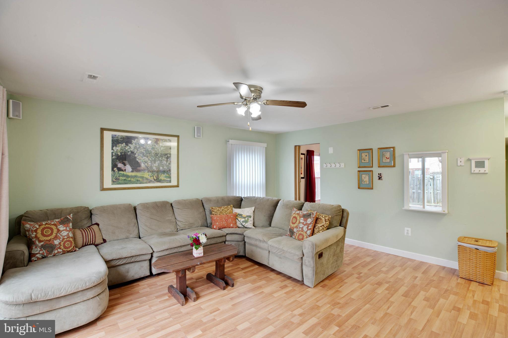 3806 Port Hope Point Triangle, VA 22172 - Photo 14 of 29 Warm family room ready for you to relax