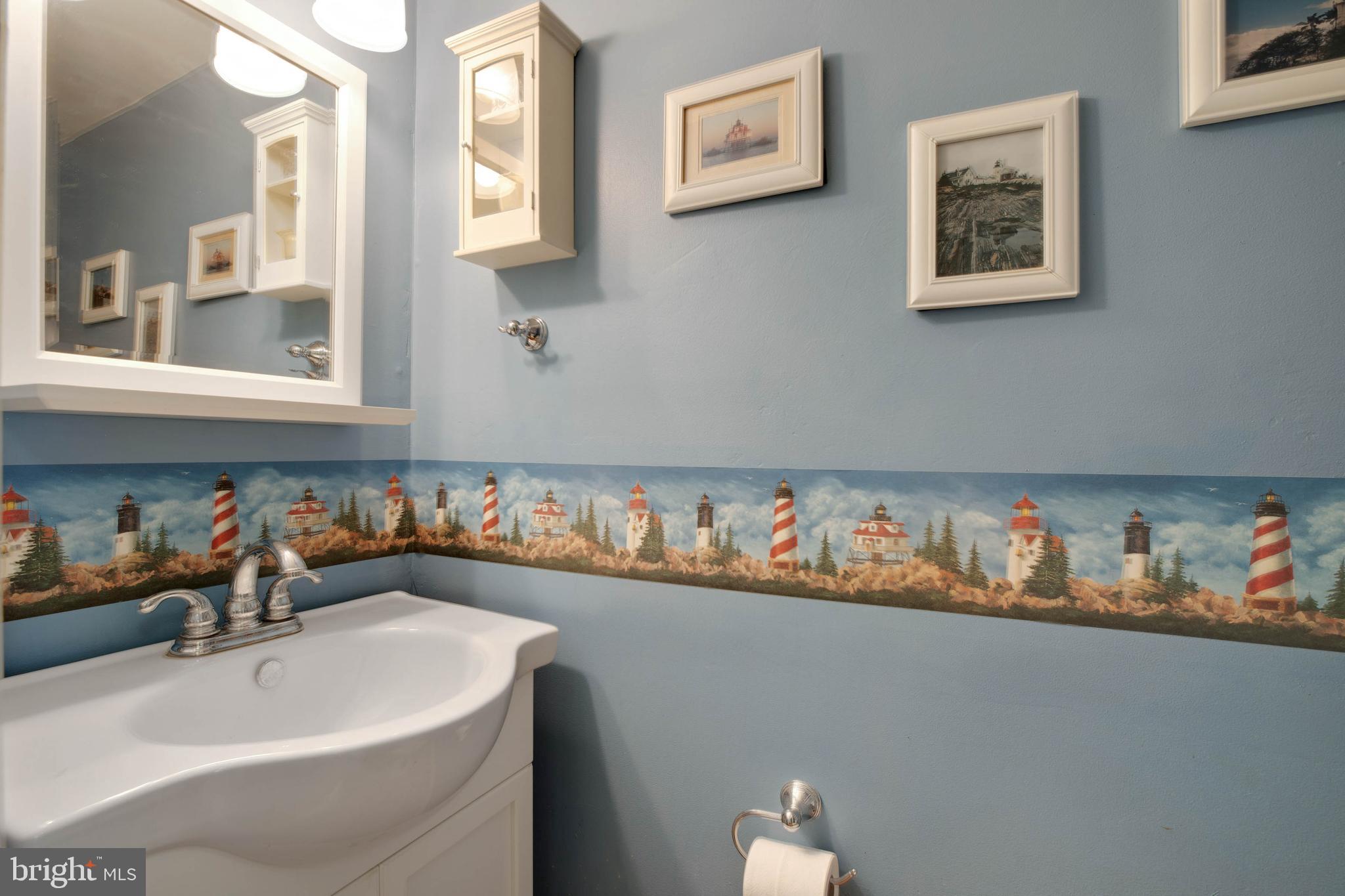 3806 Port Hope Point Triangle, VA 22172 - Photo 16 of 29 Powder room on the main level