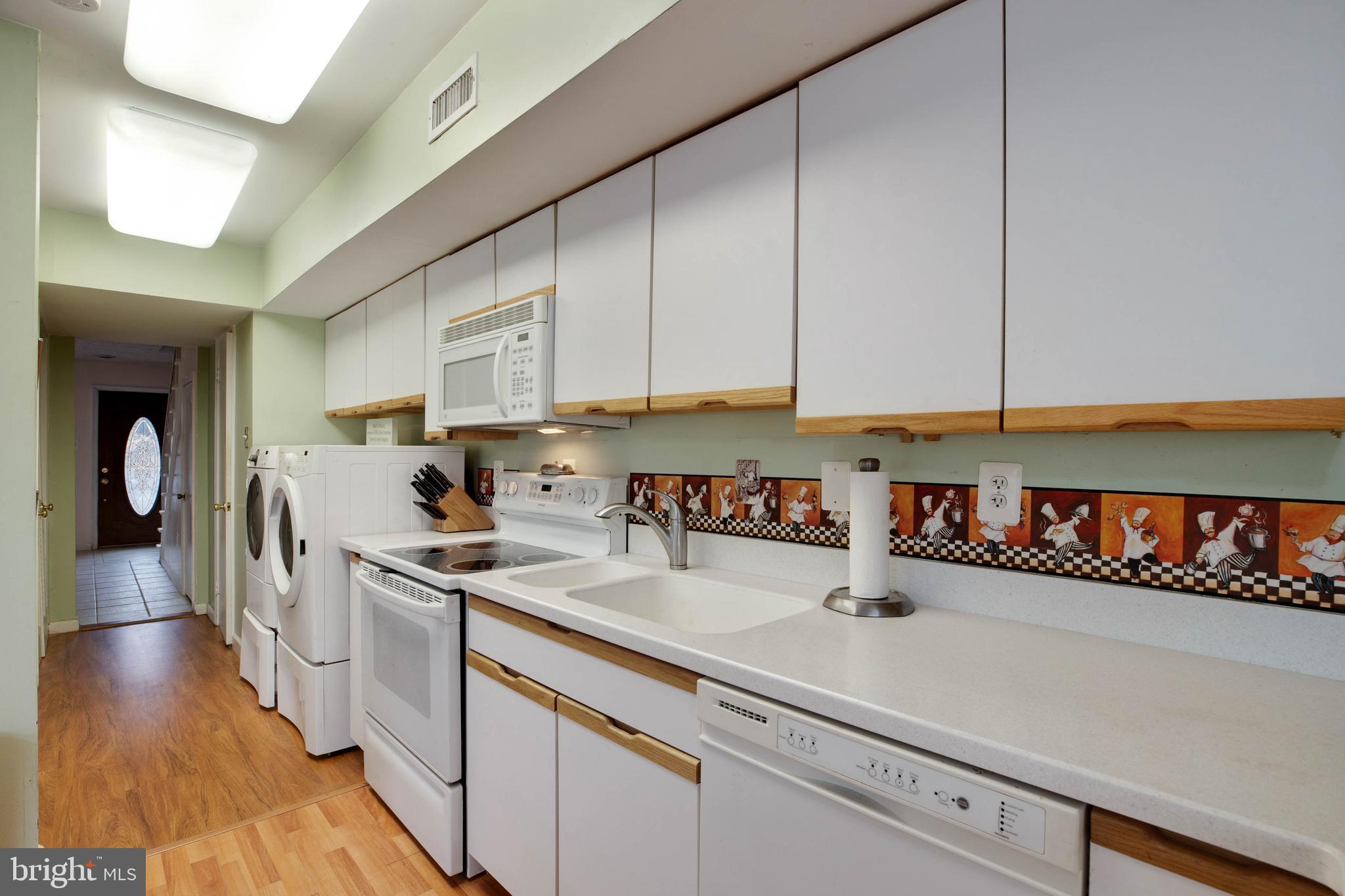 3806 Port Hope Point Triangle, VA 22172 - Photo 10 of 29 Corian Countertops