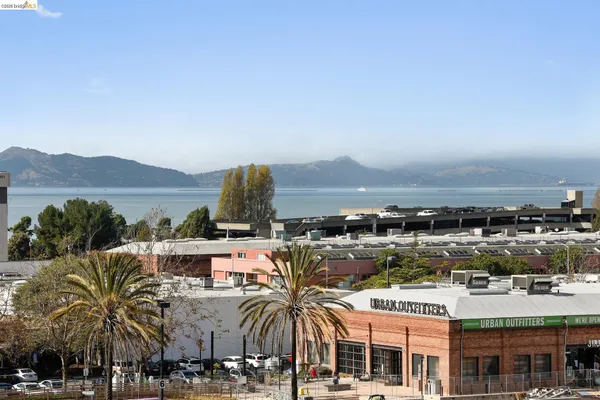 $345,000 | 5855 Horton Street, Unit 613, Emeryville, CA 94608