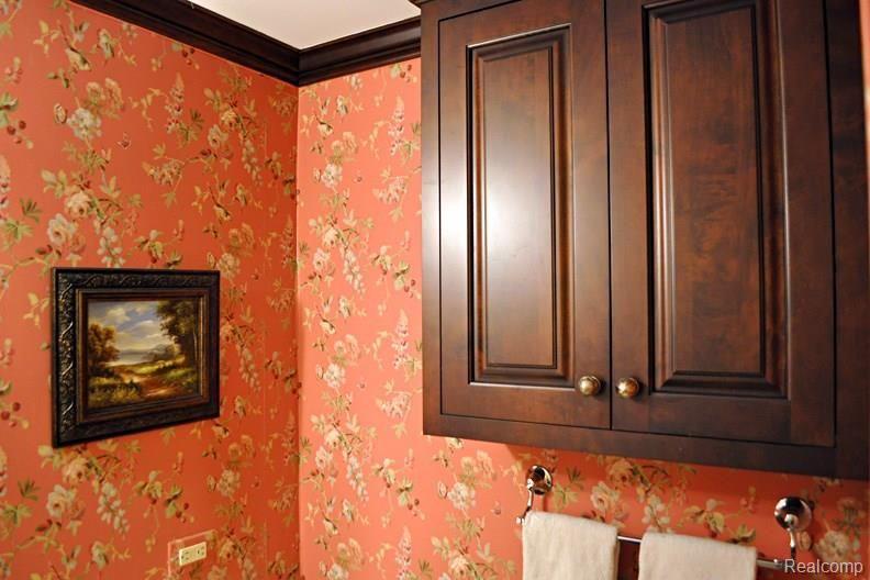 704 Lincoln Road Grosse Pointe, MI 48230 - Photo 12 of 21 Bathroom0449.jpg
