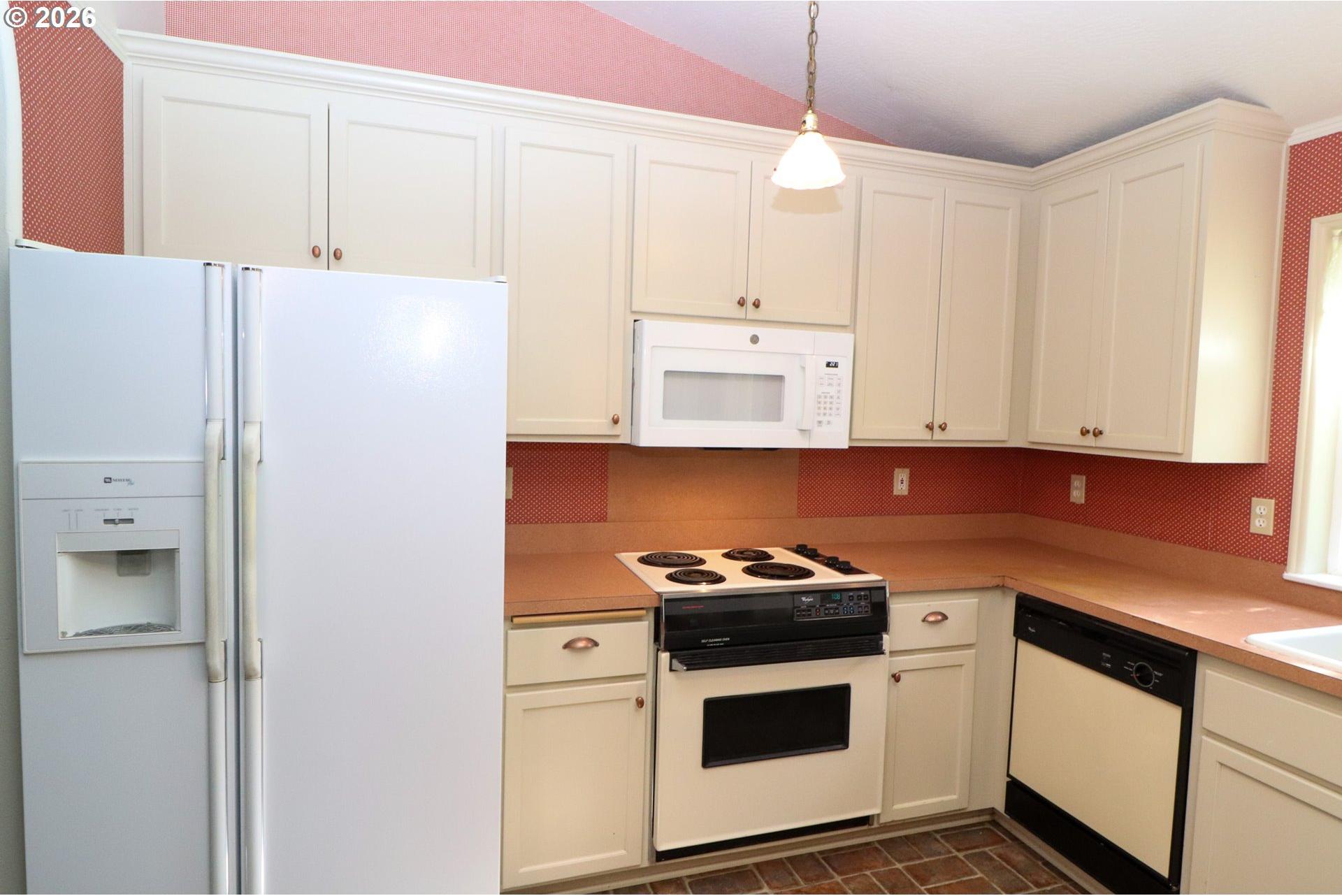 631 Nicholas Drive Springfield, OR 97477 - Photo 13 of 43 Gallery Image 13