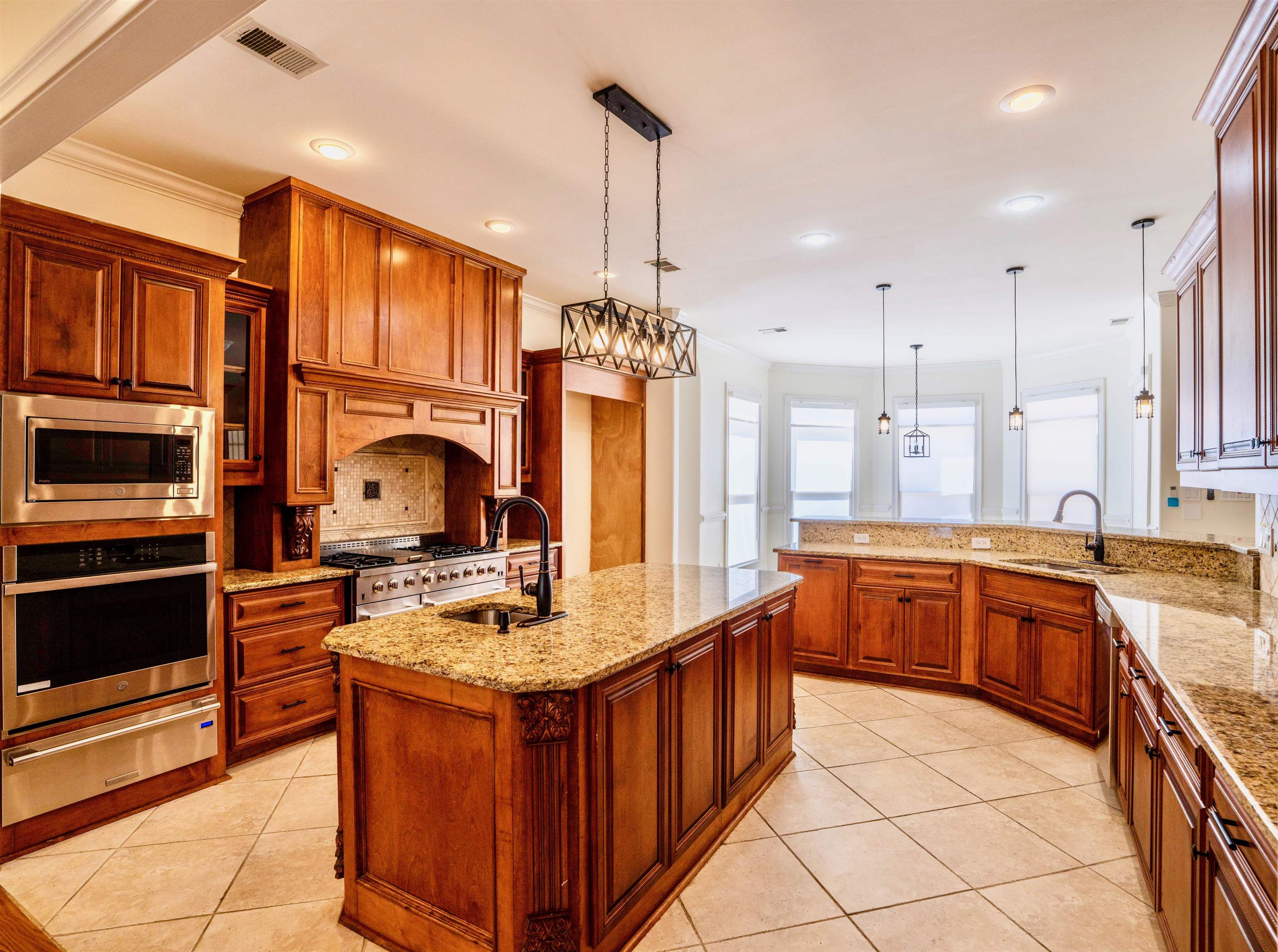 205 Jamerson Farm Road Collierville, TN 38017 - Photo 5 of 33 Kitchen with an island with sink, stainless steel appliances, decorative light fixtures, and sink