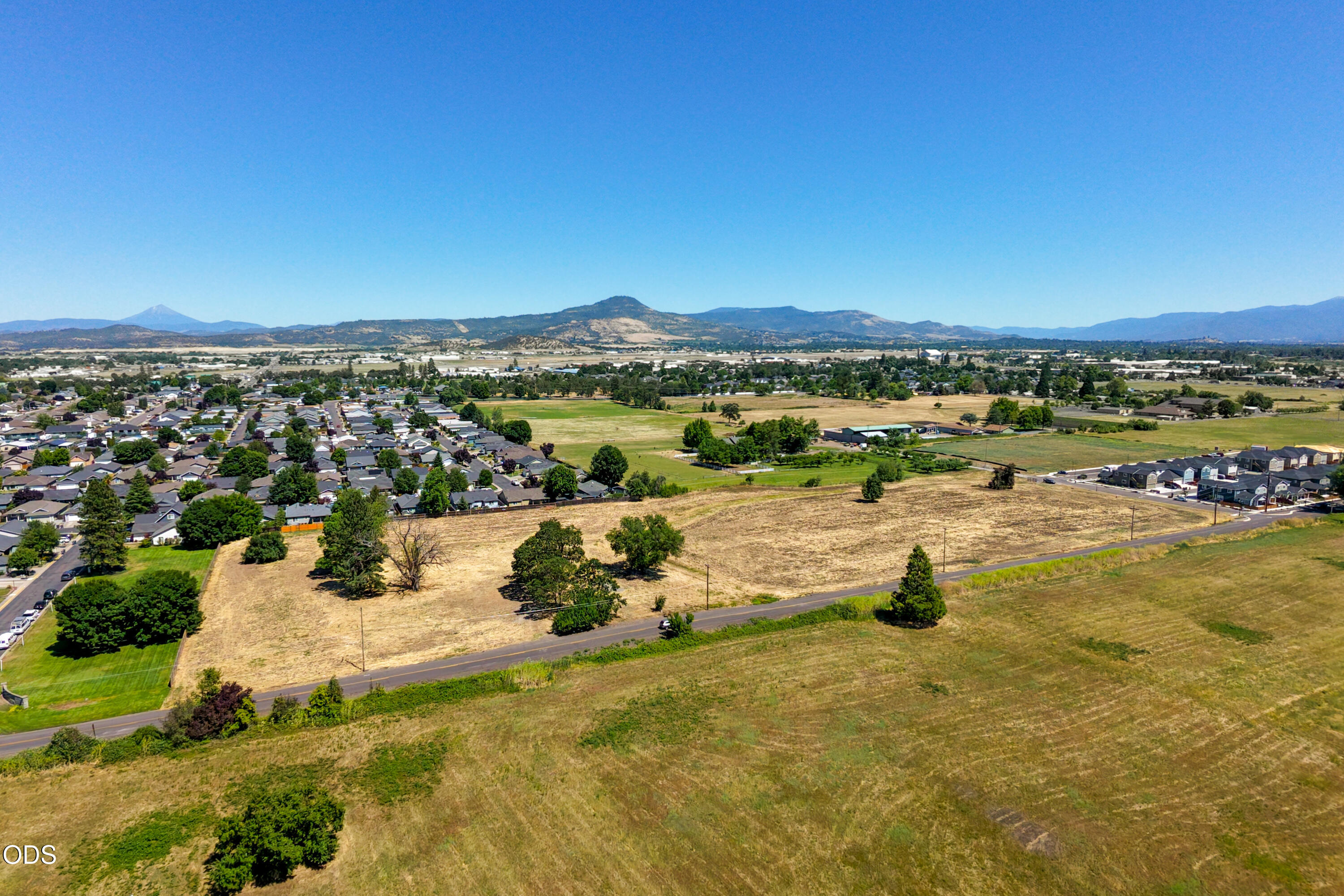 4922 Gebhard Road Central Point, OR 97502 - Photo 5 of 15