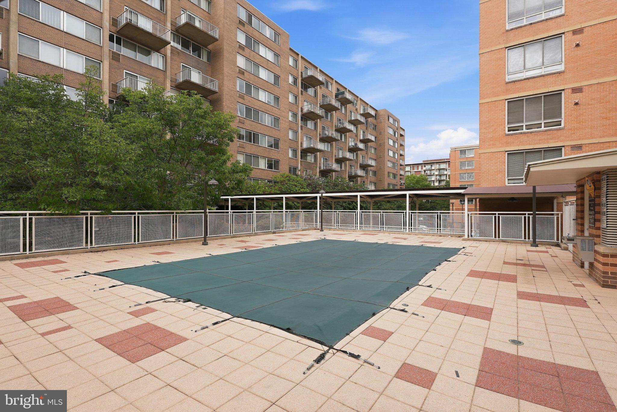 355 I Street Southwest, Unit S406 Washington, DC 20024 - Photo 18 of 36 Community pool