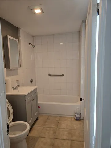 $2,800 | 910 Atwells Avenue, Unit 3, Providence, RI 02909