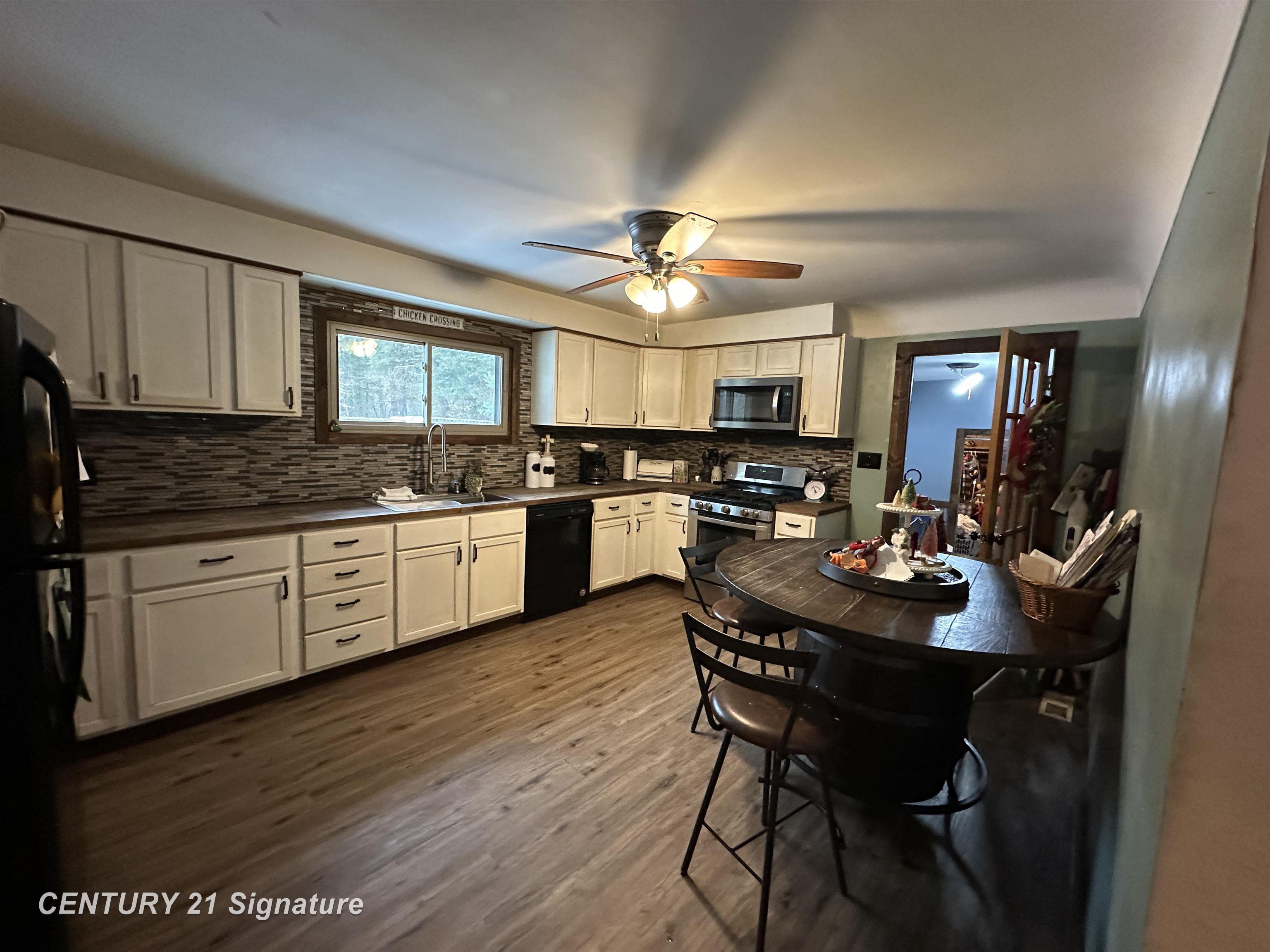 2245 West Burt Road Montrose, MI 48457 - Photo 7 of 25 50195770-5e01fd21-7986-430b-b4cb-51c9ad0a2224.JPG
