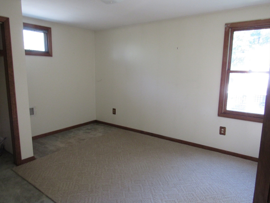 30 Taft Avenue Mendon, MA 01756 - Photo 12 of 32