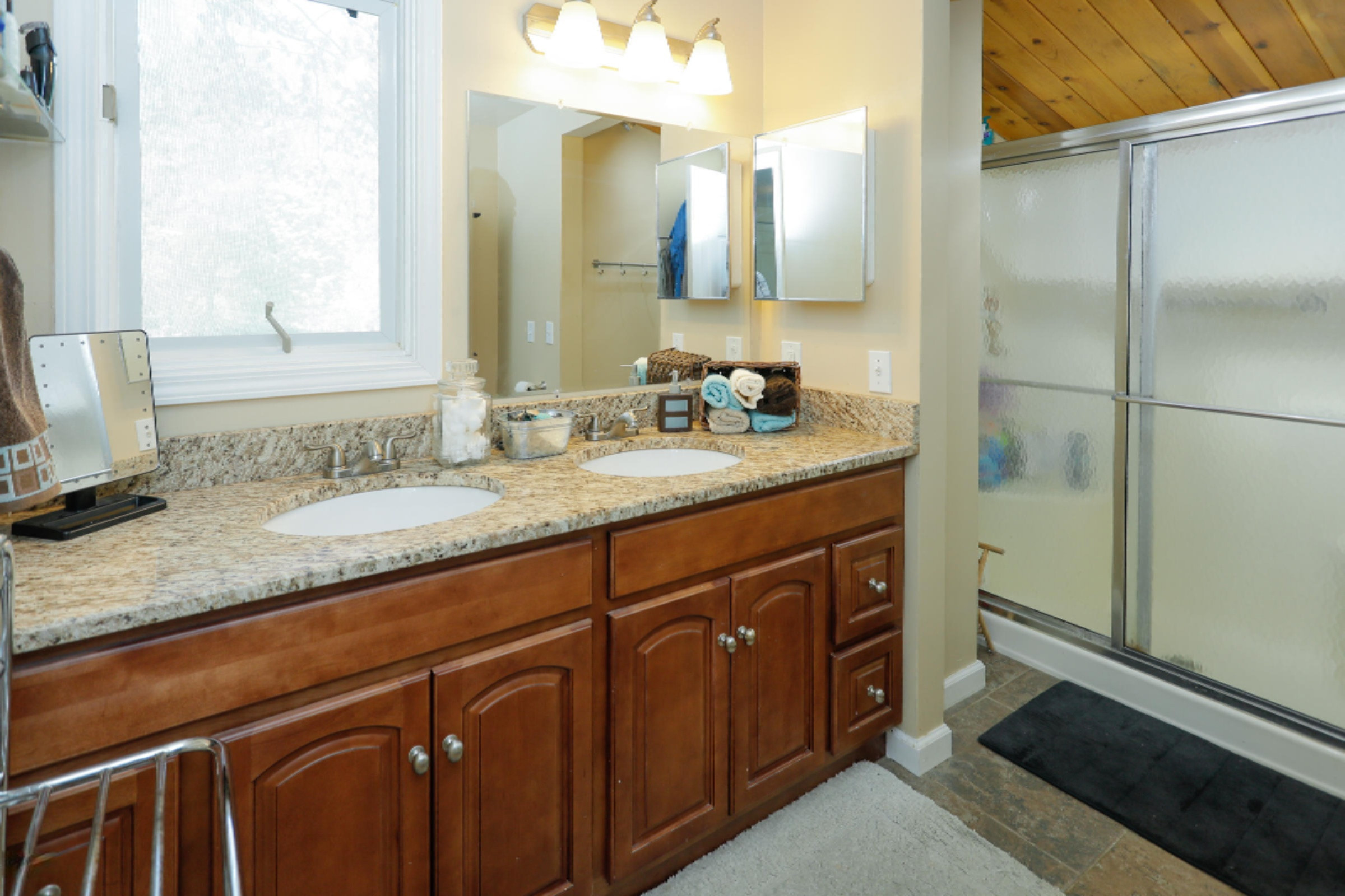 2516 Angling Road Kalamazoo, MI 49008 - Photo 18 of 35 2516 Angling Rd-117