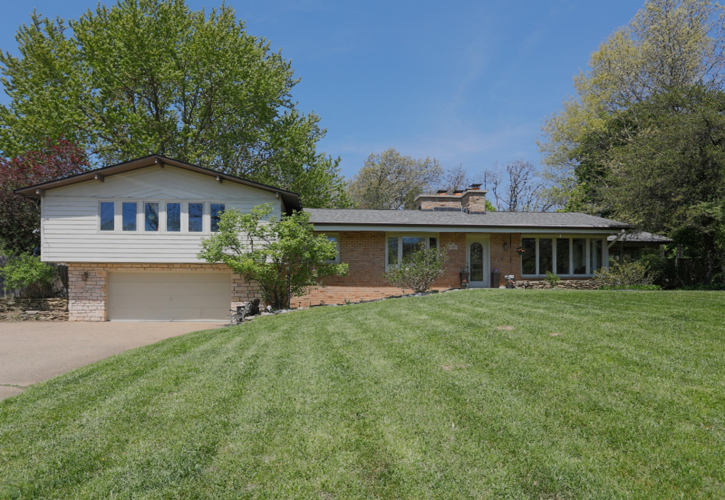 2516 Angling Road Kalamazoo, MI 49008 - Photo 3 of 35 2516 Angling Rd-102