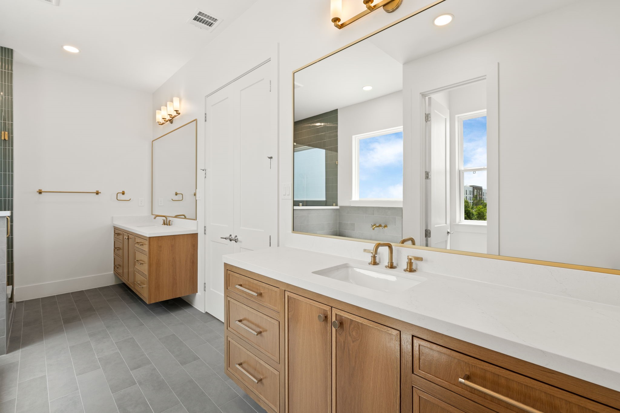 710 Waverly Street, Unit E Houston, TX 77007 - Photo 13 of 19 a bathroom with a double vanity sink mirror and
