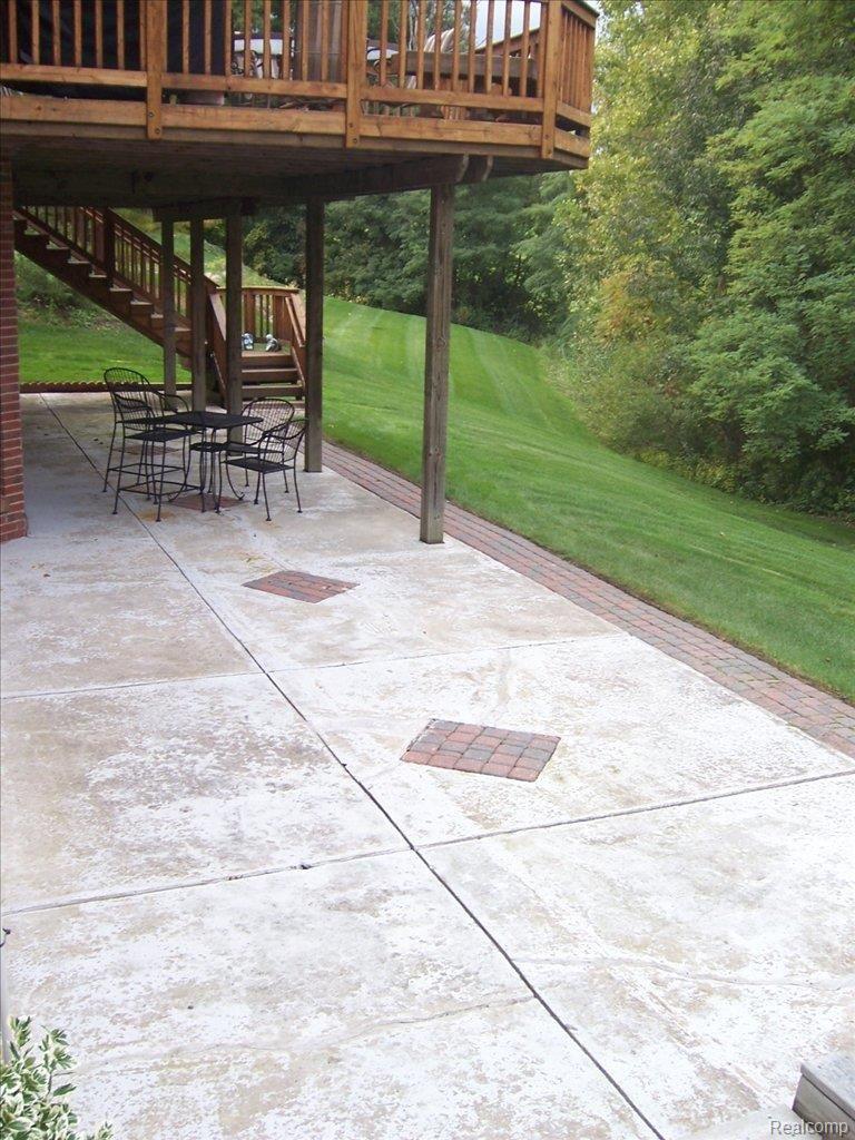 1130 Indianpipe Road Lake Orion, MI 48360 - Photo 5 of 25 Concrete & Paver Patio