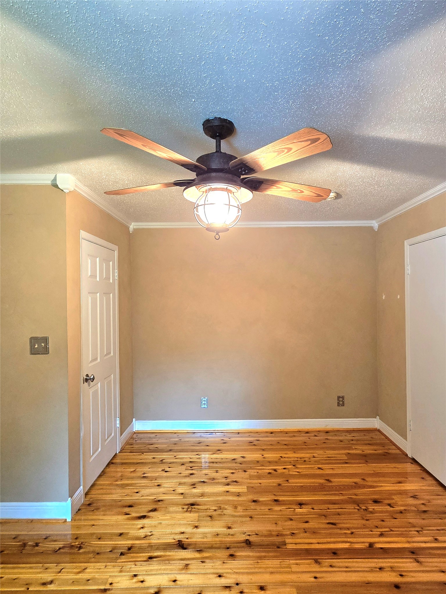 13580 Fm 2025 Road Cleveland, TX 77328 - Photo 28 of 50 Upstairs Bedroom 2