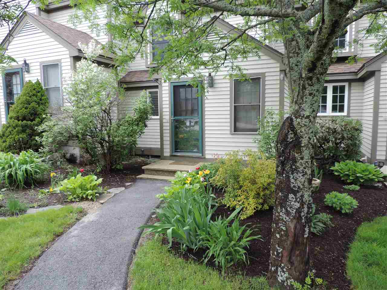 33 Surrey Run Dover, NH 03820 - Photo 1 of 32 Gallery Image 1