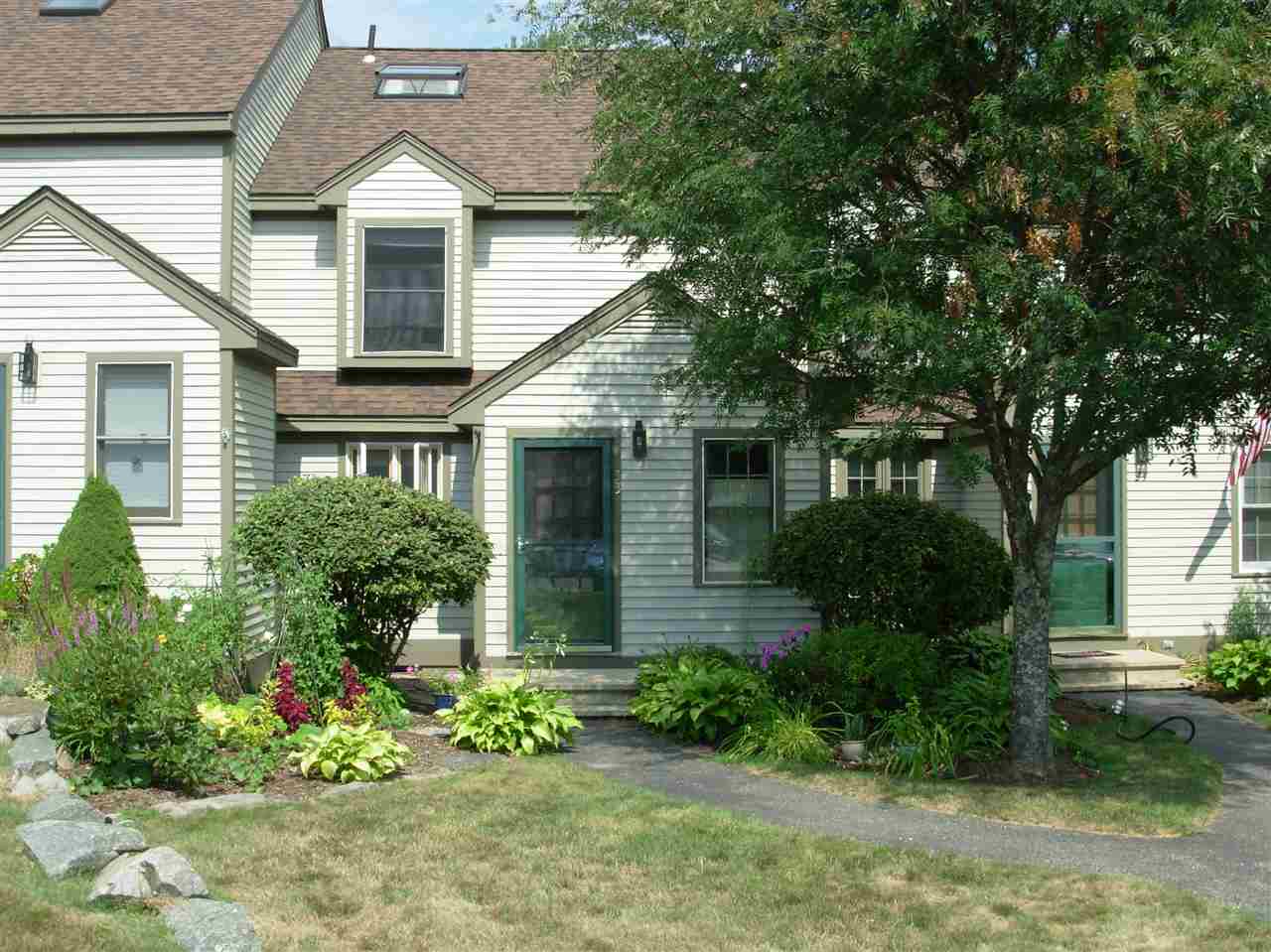 33 Surrey Run Dover, NH 03820 - Photo 2 of 32 Gallery Image 2