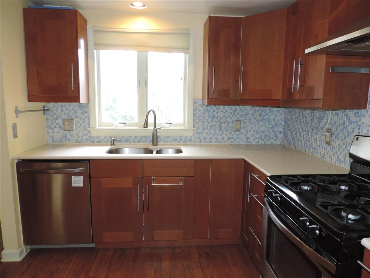 33 Surrey Run Dover, NH 03820 - Photo 5 of 32 Gallery Image 5
