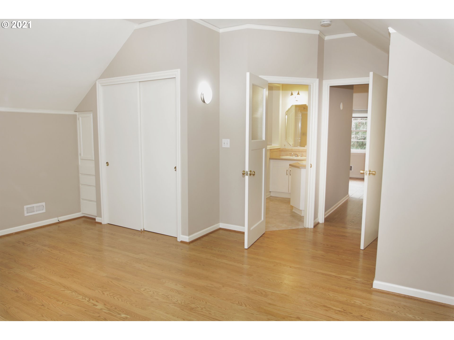 2774 Northwest Raleigh Street Portland, OR 97210 - Photo 14 of 26 Gallery Image 14