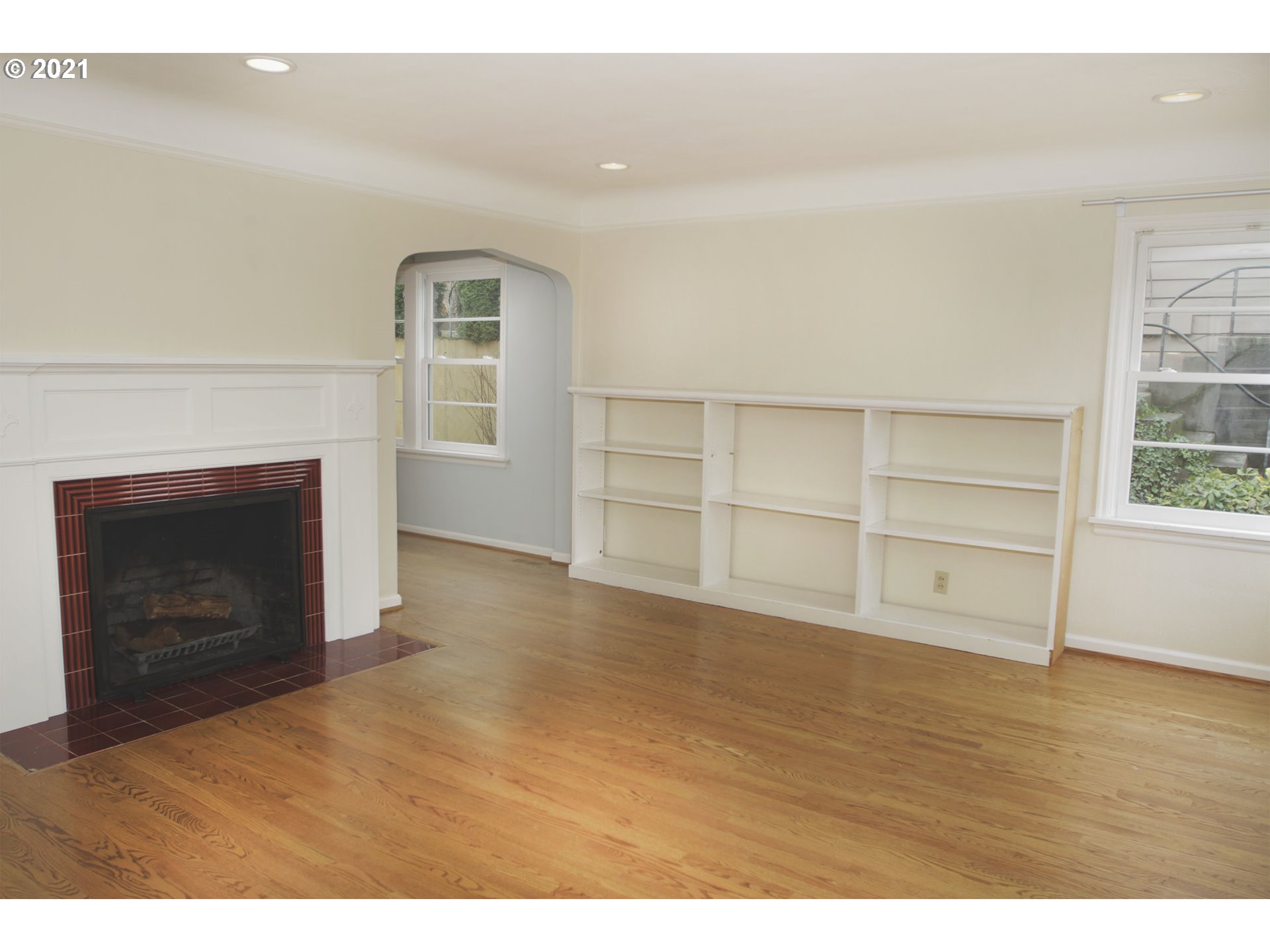 2774 Northwest Raleigh Street Portland, OR 97210 - Photo 3 of 26 Gallery Image 3