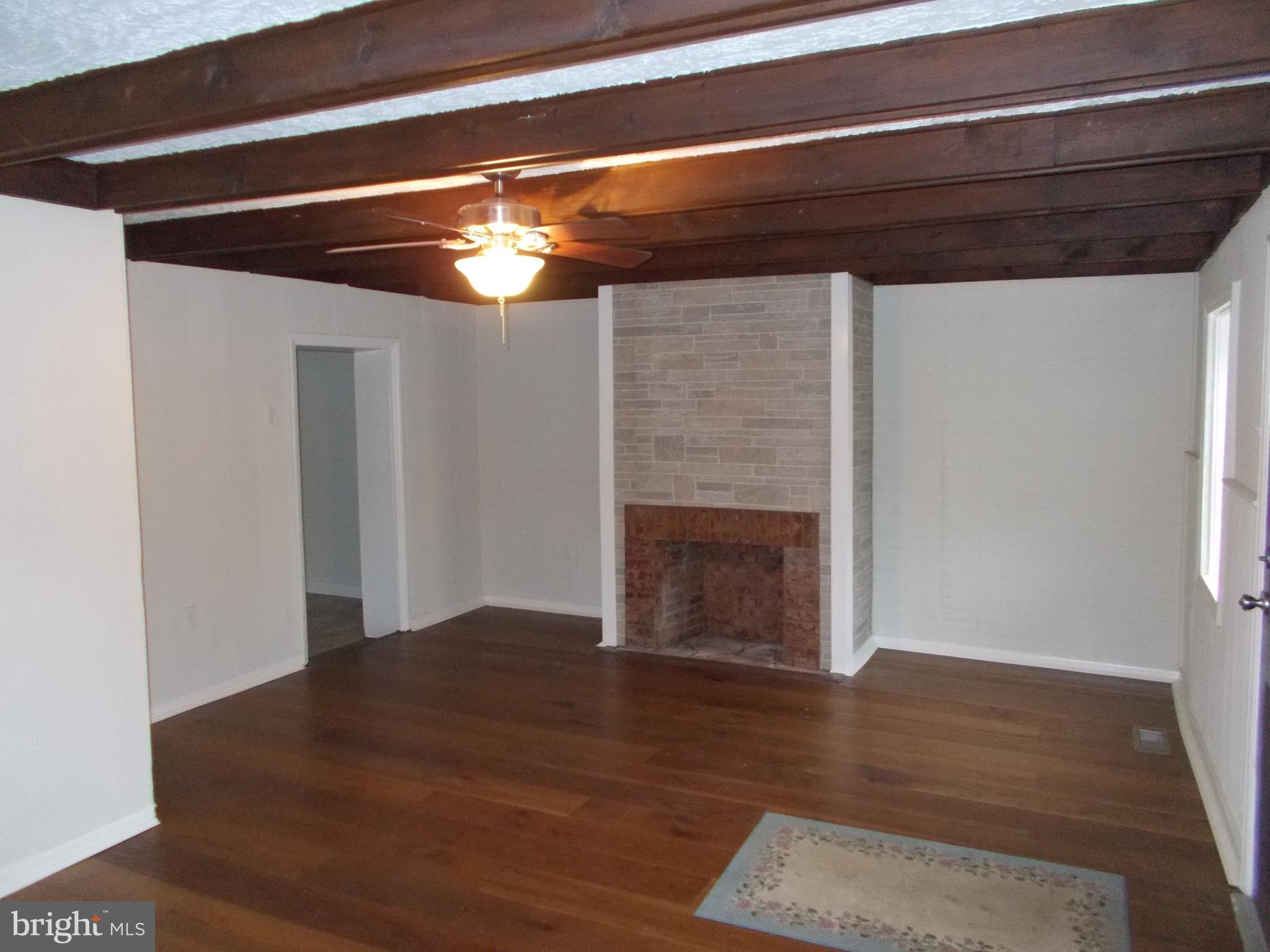 7864 Fairplay Road Fairplay, MD 21733 - Photo 3 of 20 Living Room